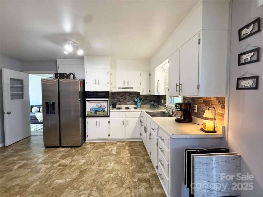 84 Azalea Drive, Waynesville, NC 28786.  MLS# CAR4285709, YatesRealty ID 32850. 