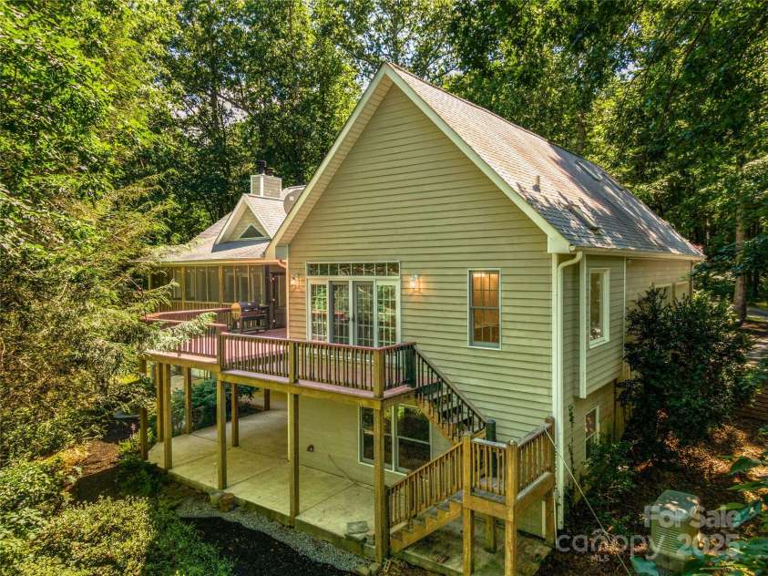 247 Big Raven Lane, Saluda, NC 28773.  MLS# CAR4272997, YatesRealty ID 32851. 