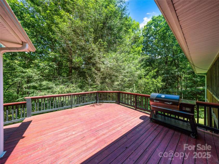 247 Big Raven Lane, Saluda, NC 28773.  MLS# CAR4272997, YatesRealty ID 32851. 