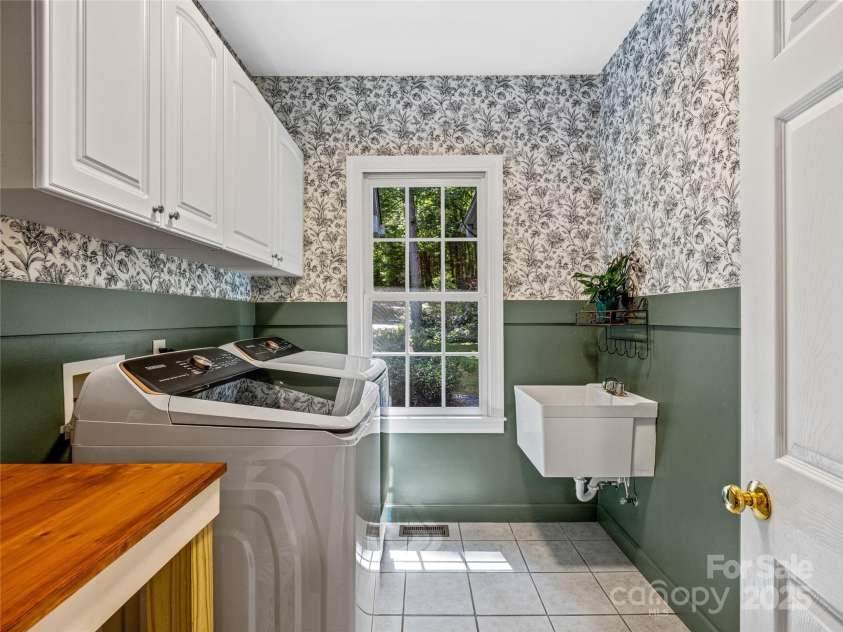 247 Big Raven Lane, Saluda, NC 28773.  MLS# CAR4272997, YatesRealty ID 32851. 