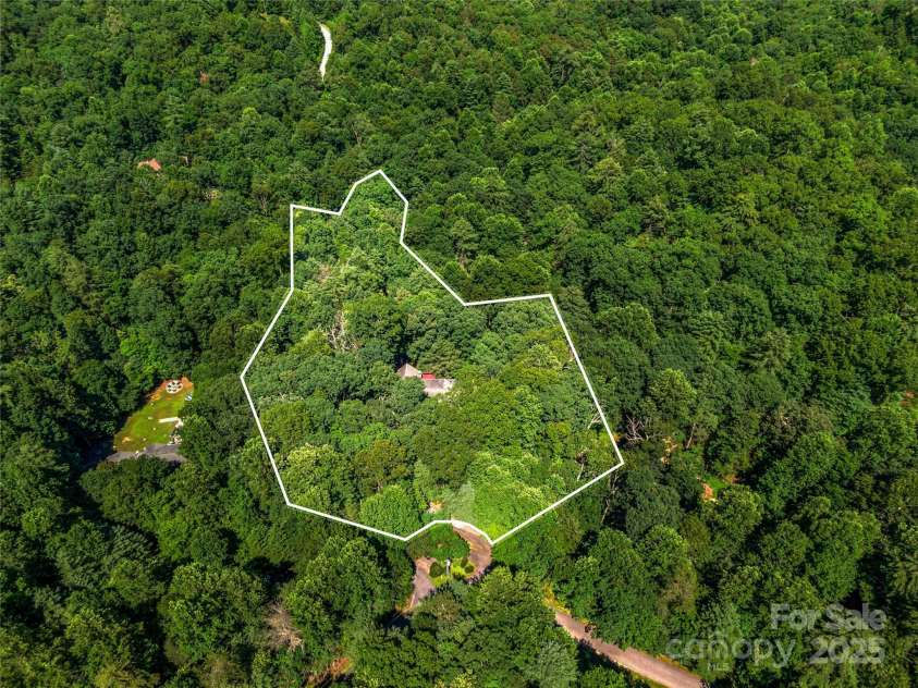 247 Big Raven Lane, Saluda, NC 28773.  MLS# CAR4272997, YatesRealty ID 32851. 