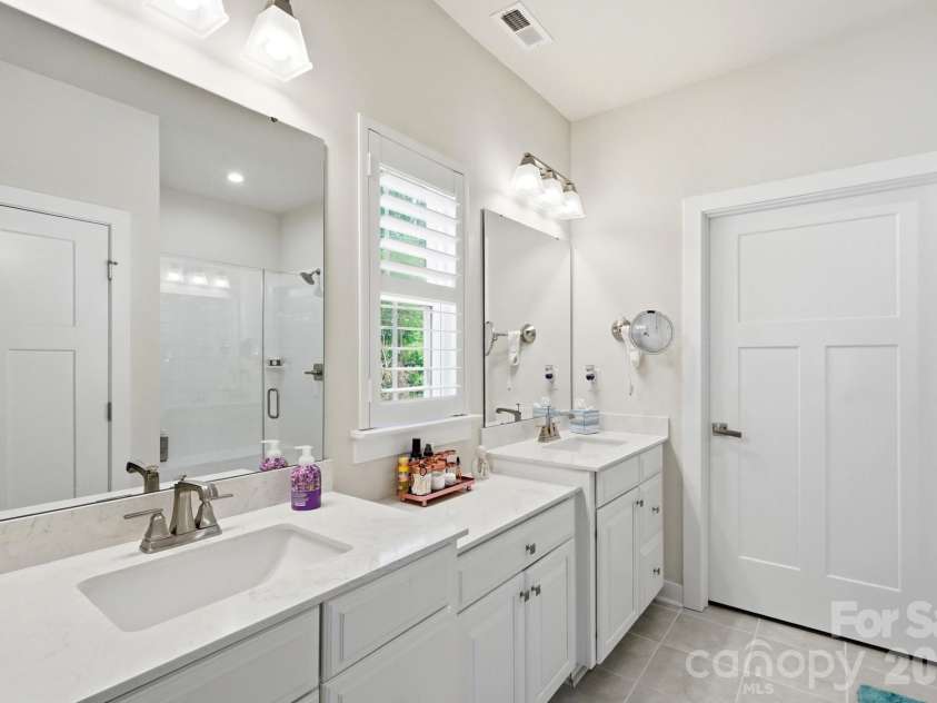 14811 Williams Place Alley, Davidson, NC 28036.  MLS# CAR4397261, YatesRealty ID 32852. 