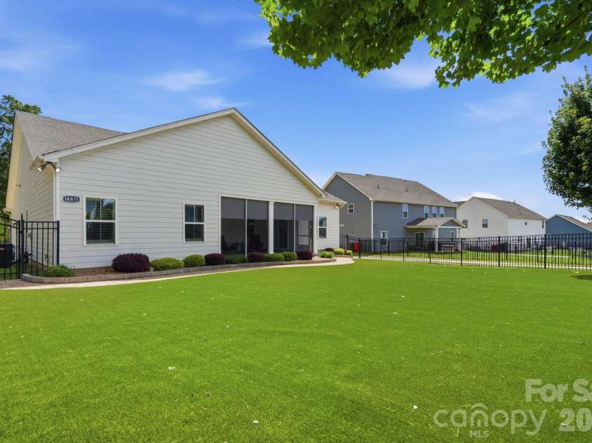 14811 Williams Place Alley, Davidson, NC 28036.  MLS# CAR4397261, YatesRealty ID 32852. 