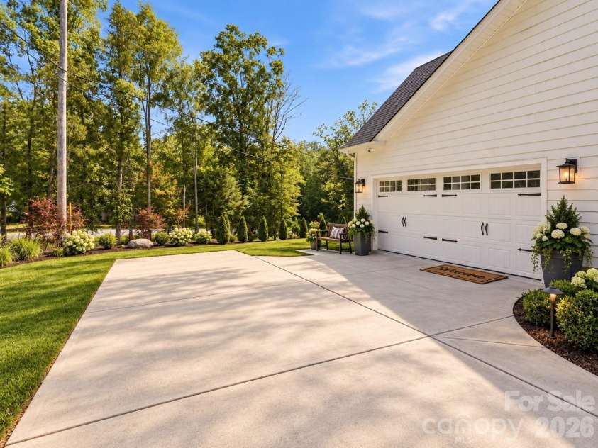 14811 Williams Place Alley, Davidson, NC 28036.  MLS# CAR4397261, YatesRealty ID 32852. AI POSSIBLITY