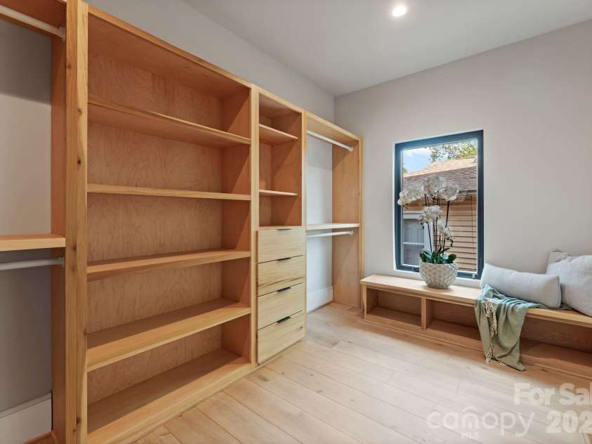 1821 Umstead Street, Charlotte, NC 28205.  MLS# CAR4394611, YatesRealty ID 32853. Photo is a representation of similar property