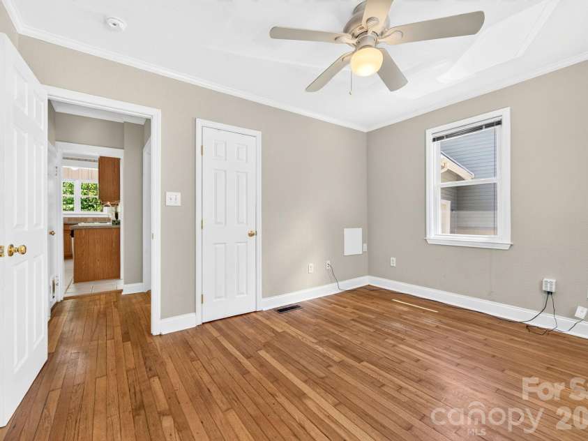 28 Chatham Road, Asheville, NC 28804.  MLS# CAR4394555, YatesRealty ID 32854. 