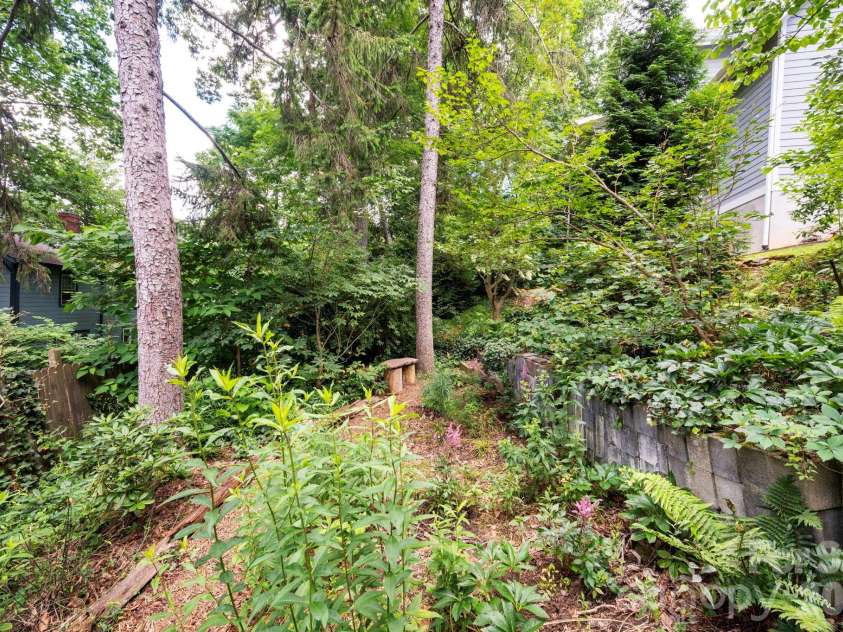 28 Chatham Road, Asheville, NC 28804.  MLS# CAR4394555, YatesRealty ID 32854. 