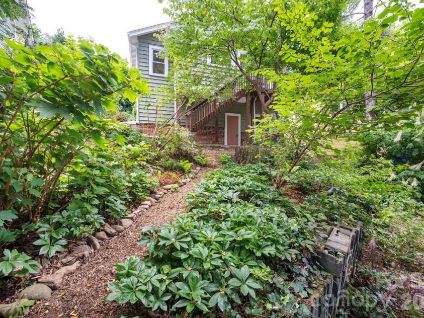 28 Chatham Road, Asheville, NC 28804.  MLS# CAR4394555, YatesRealty ID 32854. 