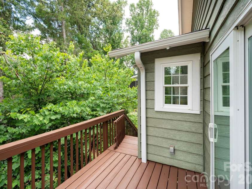 28 Chatham Road, Asheville, NC 28804.  MLS# CAR4394555, YatesRealty ID 32854. Access to backyard