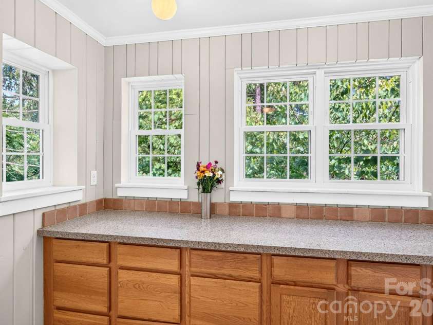 28 Chatham Road, Asheville, NC 28804.  MLS# CAR4394555, YatesRealty ID 32854. Large built in countertop provides plenty of counter and cabinet space