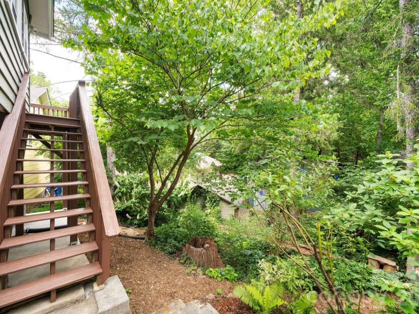 28 Chatham Road, Asheville, NC 28804.  MLS# CAR4394555, YatesRealty ID 32854. Stairs to back deck