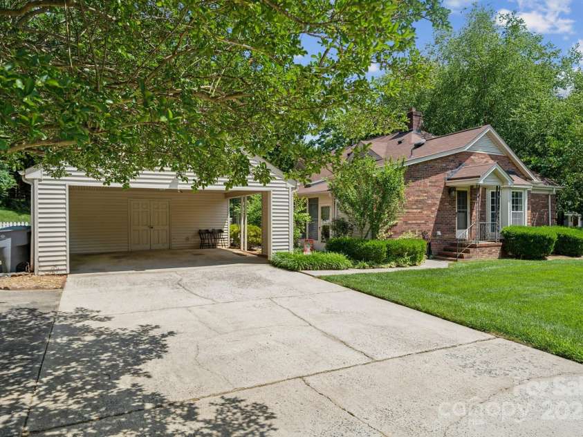 2234 Hamilton Mill Road, Charlotte, NC 28270.  MLS# CAR4261360, YatesRealty ID 32855. 