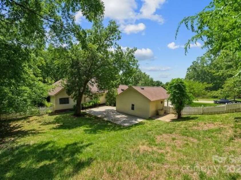 2234 Hamilton Mill Road, Charlotte, NC 28270.  MLS# CAR4261360, YatesRealty ID 32855. 