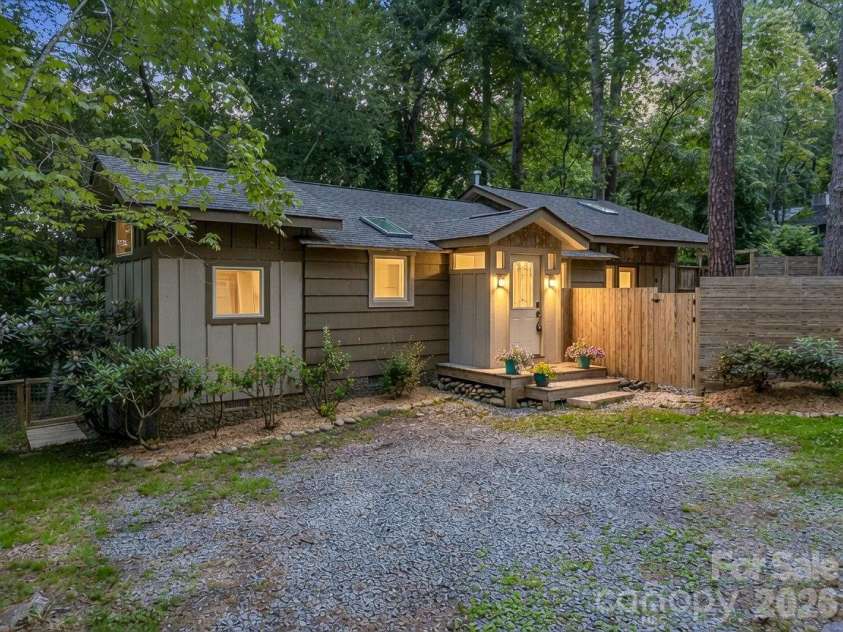 701 Azalea Avenue, Black Mountain, NC 28711.  MLS# CAR4384866, YatesRealty ID 32855. 