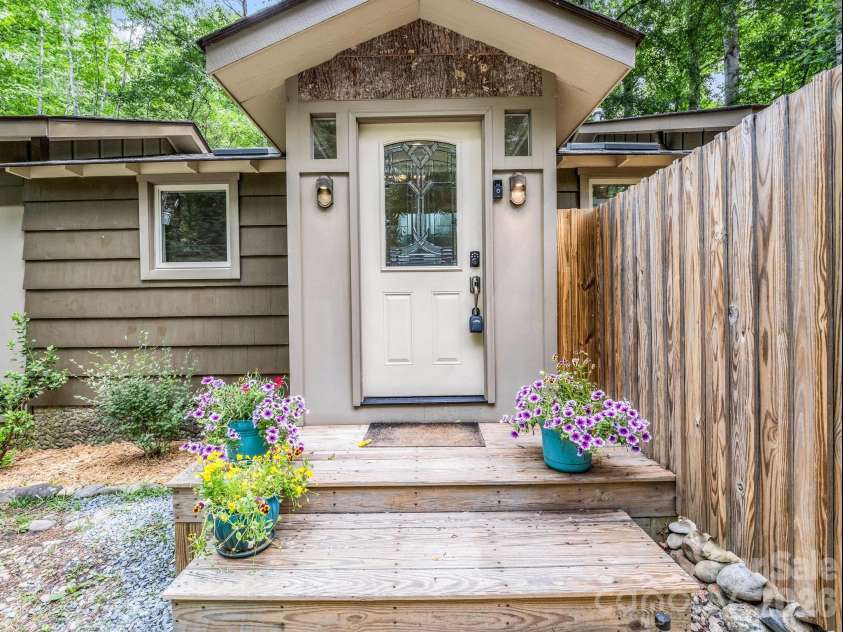 701 Azalea Avenue, Black Mountain, NC 28711.  MLS# CAR4384866, YatesRealty ID 32855. 