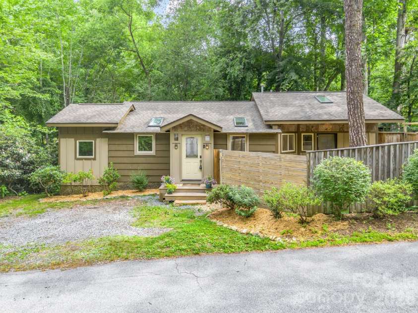 701 Azalea Avenue, Black Mountain, NC 28711.  MLS# CAR4384866, YatesRealty ID 32855. 
