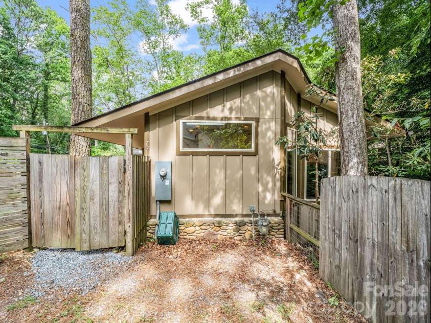 701 Azalea Avenue, Black Mountain, NC 28711.  MLS# CAR4384866, YatesRealty ID 32855. 