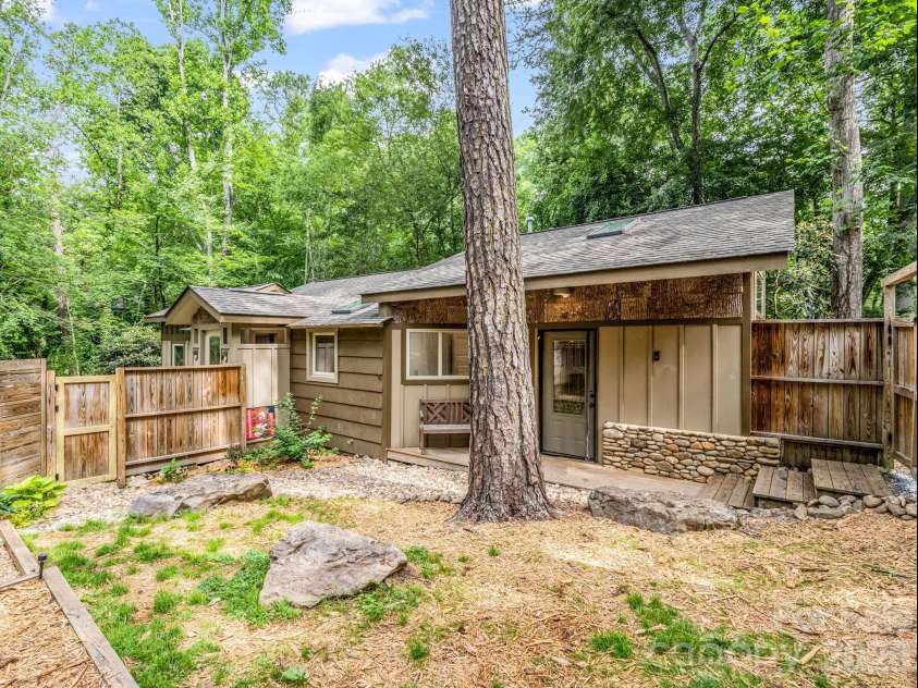 701 Azalea Avenue, Black Mountain, NC 28711.  MLS# CAR4384866, YatesRealty ID 32855. 