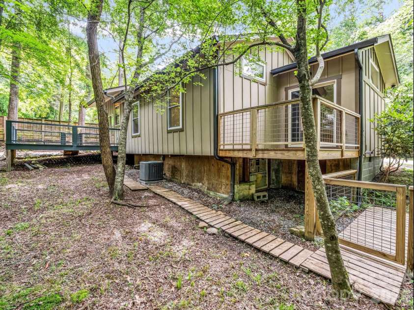 701 Azalea Avenue, Black Mountain, NC 28711.  MLS# CAR4384866, YatesRealty ID 32855. 