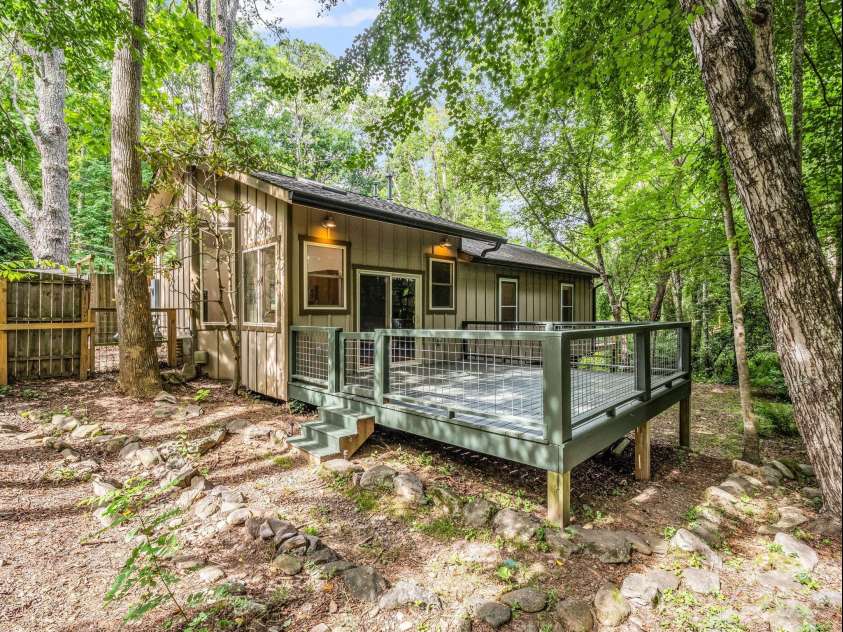 701 Azalea Avenue, Black Mountain, NC 28711.  MLS# CAR4384866, YatesRealty ID 32855. 