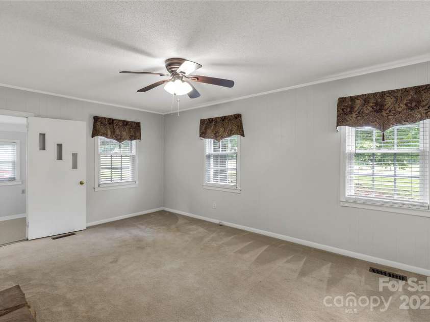 1015 Grace Avenue, Lancaster, SC 29720.  MLS# CAR4291651, YatesRealty ID 32857. 