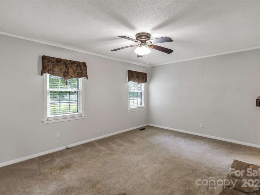 1015 Grace Avenue, Lancaster, SC 29720.  MLS# CAR4291651, YatesRealty ID 32857. 