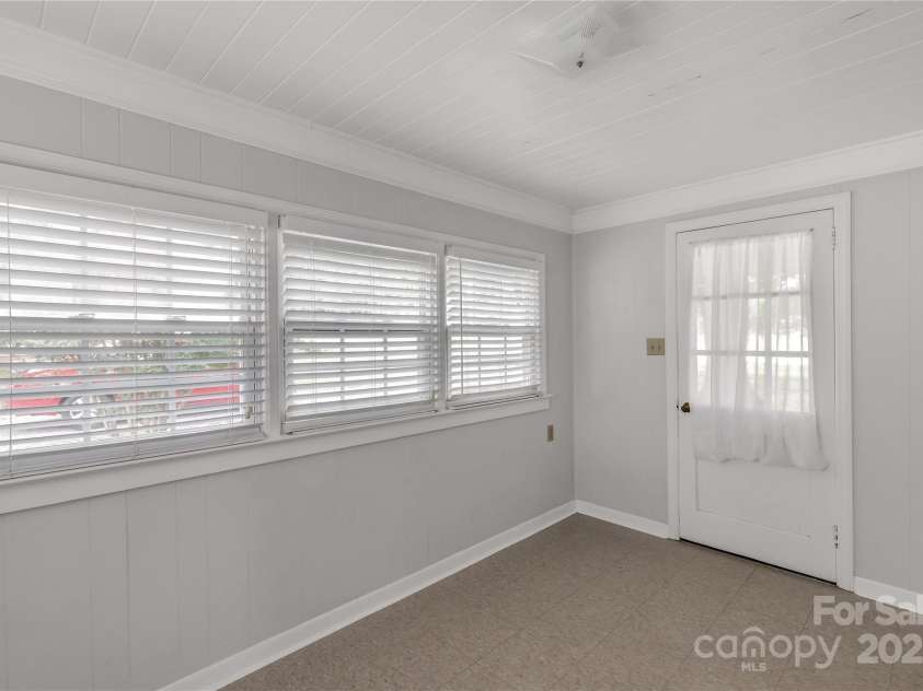 1015 Grace Avenue, Lancaster, SC 29720.  MLS# CAR4291651, YatesRealty ID 32857. 