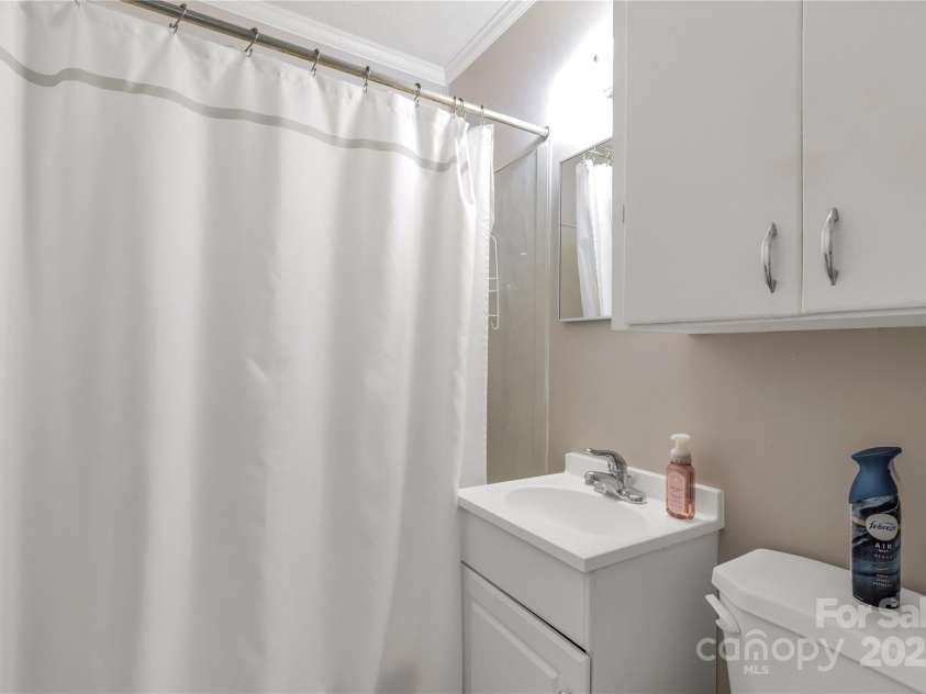 1015 Grace Avenue, Lancaster, SC 29720.  MLS# CAR4291651, YatesRealty ID 32857. 