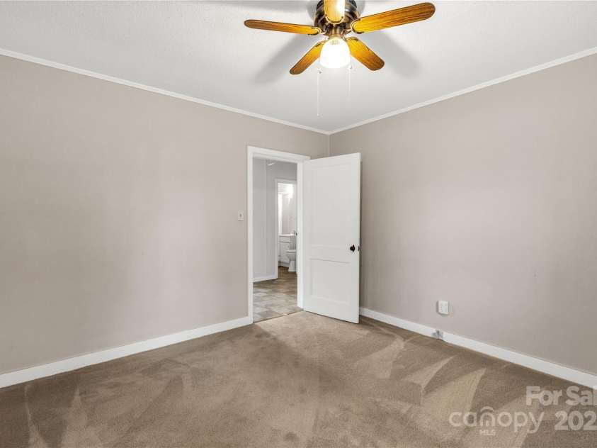 1015 Grace Avenue, Lancaster, SC 29720.  MLS# CAR4291651, YatesRealty ID 32857. 