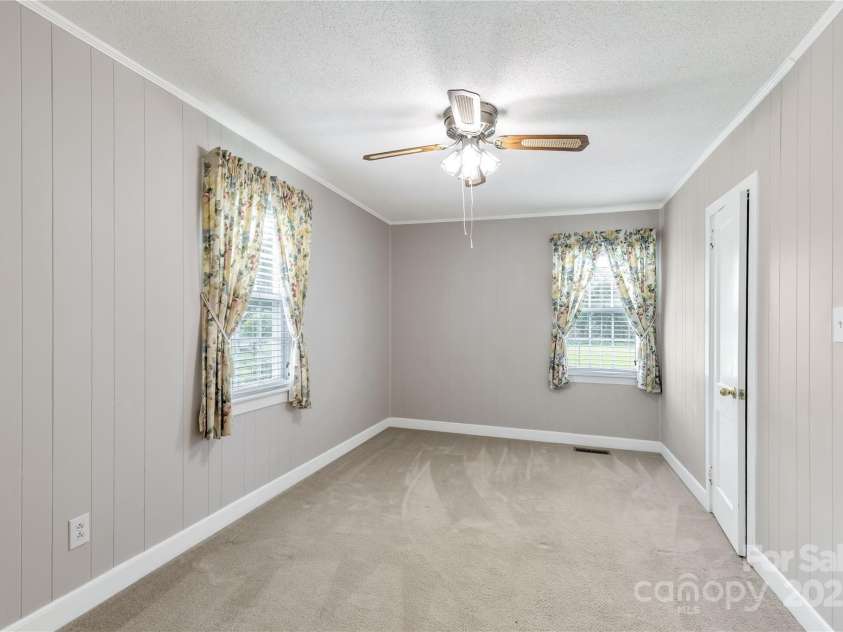 1015 Grace Avenue, Lancaster, SC 29720.  MLS# CAR4291651, YatesRealty ID 32857. 