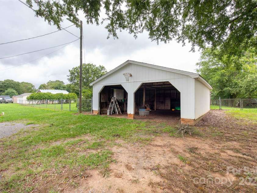 1015 Grace Avenue, Lancaster, SC 29720.  MLS# CAR4291651, YatesRealty ID 32857. 