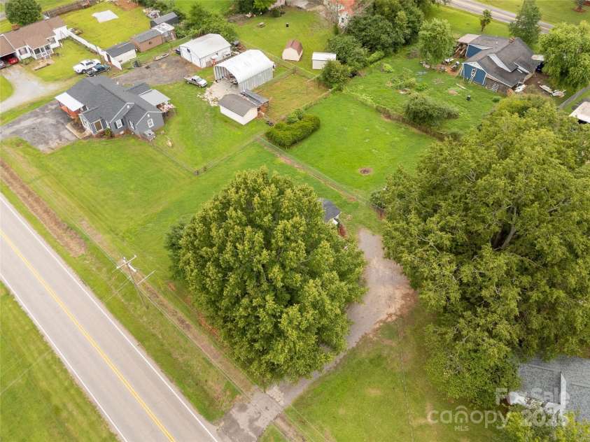 1015 Grace Avenue, Lancaster, SC 29720.  MLS# CAR4291651, YatesRealty ID 32857. 