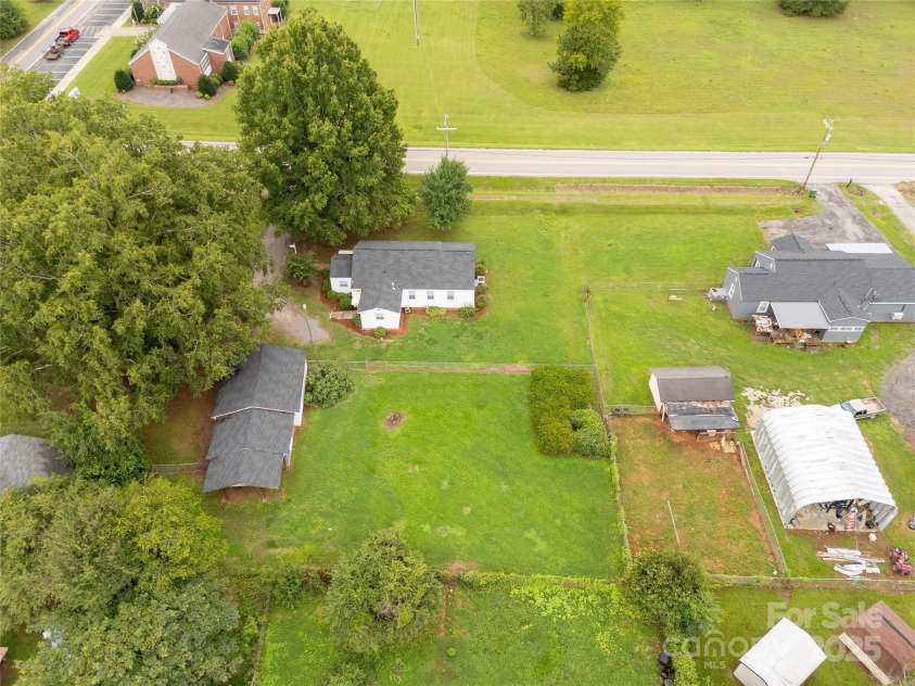 1015 Grace Avenue, Lancaster, SC 29720.  MLS# CAR4291651, YatesRealty ID 32857. 