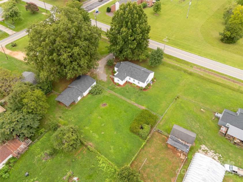 1015 Grace Avenue, Lancaster, SC 29720.  MLS# CAR4291651, YatesRealty ID 32857. 