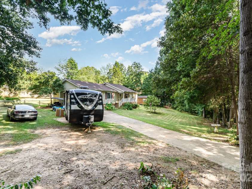 5707 Lewis Road, Gastonia, NC 28052.  MLS# CAR4281300, YatesRealty ID 32858. 