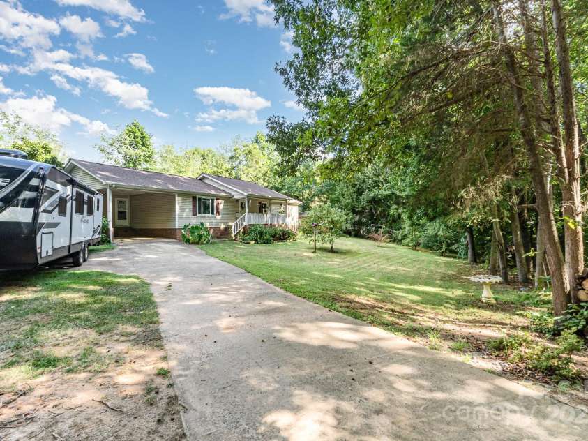 5707 Lewis Road, Gastonia, NC 28052.  MLS# CAR4281300, YatesRealty ID 32858. 