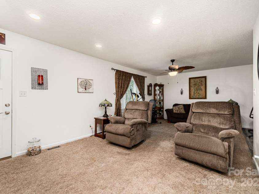 5707 Lewis Road, Gastonia, NC 28052.  MLS# CAR4281300, YatesRealty ID 32858. 