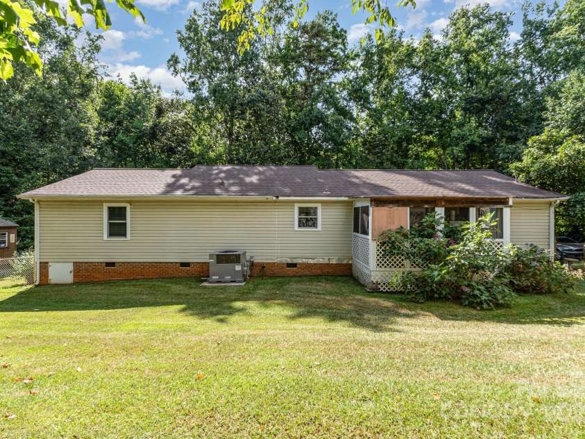 5707 Lewis Road, Gastonia, NC 28052.  MLS# CAR4281300, YatesRealty ID 32858. 