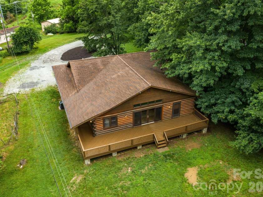 633 Wilson Lane, Boone, NC 28607.  MLS# CAR4397666, YatesRealty ID 32858. 