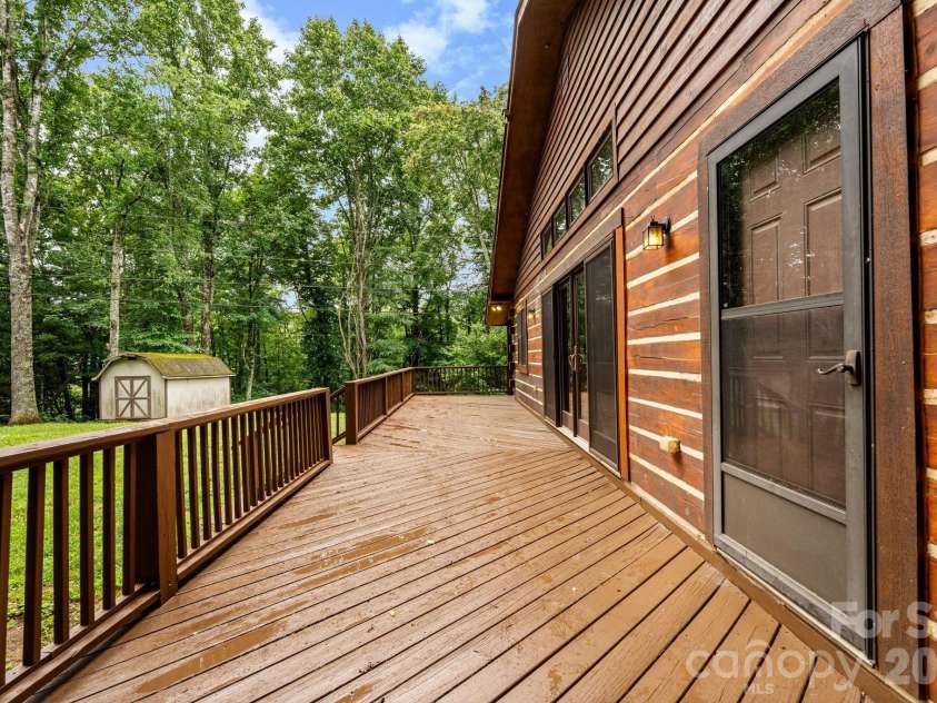 633 Wilson Lane, Boone, NC 28607.  MLS# CAR4397666, YatesRealty ID 32858. 