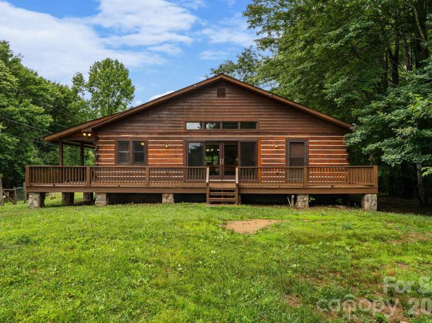 633 Wilson Lane, Boone, NC 28607.  MLS# CAR4397666, YatesRealty ID 32858. 