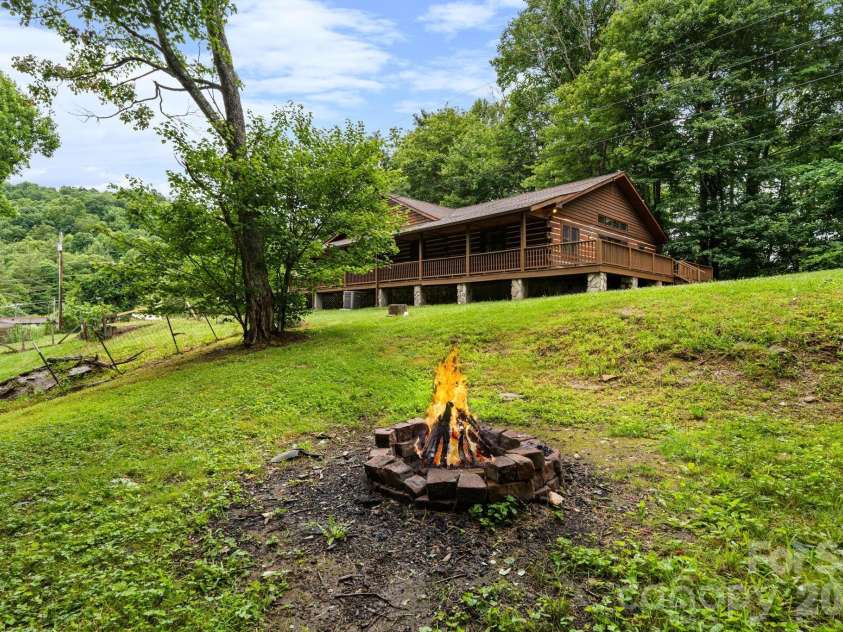 633 Wilson Lane, Boone, NC 28607.  MLS# CAR4397666, YatesRealty ID 32858. 