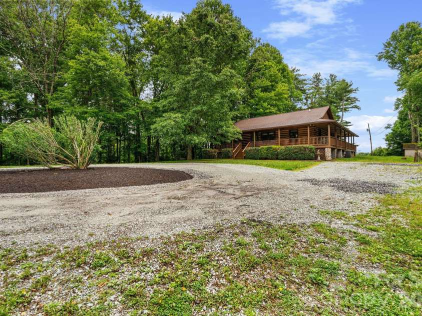 633 Wilson Lane, Boone, NC 28607.  MLS# CAR4397666, YatesRealty ID 32858. 