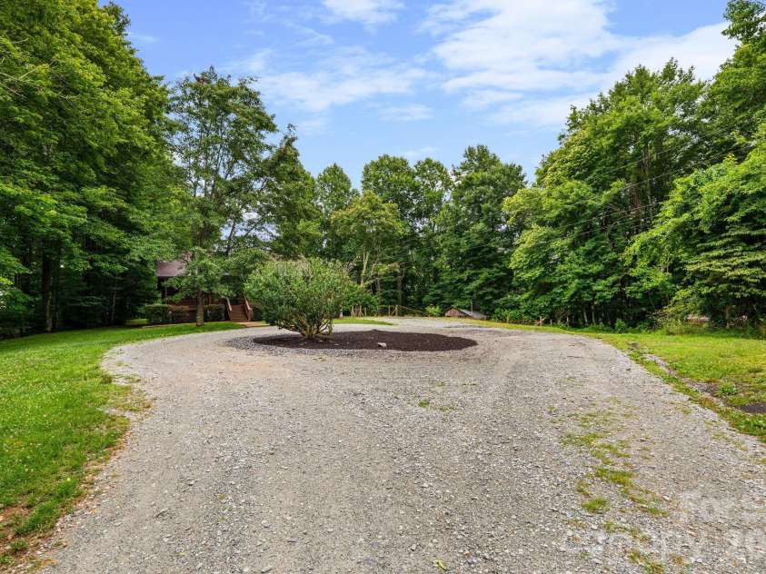 633 Wilson Lane, Boone, NC 28607.  MLS# CAR4397666, YatesRealty ID 32858. 