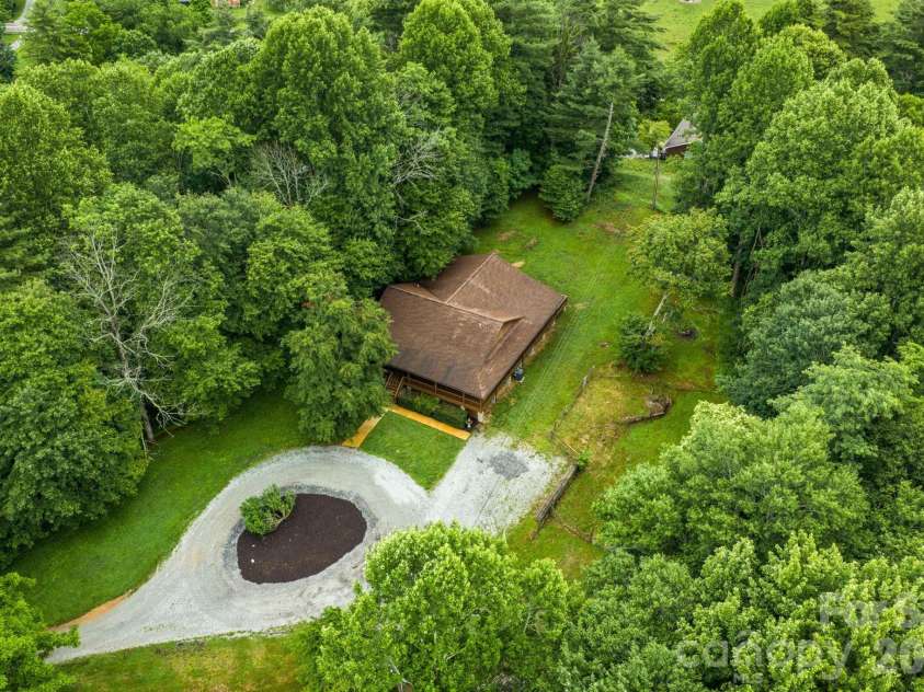 633 Wilson Lane, Boone, NC 28607.  MLS# CAR4397666, YatesRealty ID 32858. 