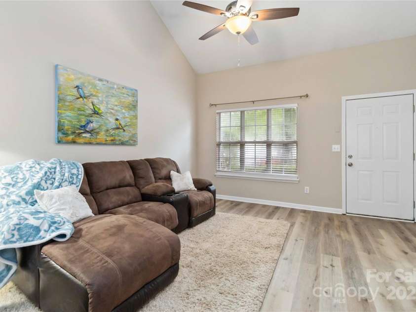 10154 Forest Landing Drive, Charlotte, NC 28213.  MLS# CAR4287203, YatesRealty ID 32859. 