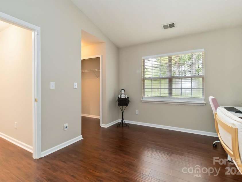 10154 Forest Landing Drive, Charlotte, NC 28213.  MLS# CAR4287203, YatesRealty ID 32859. 