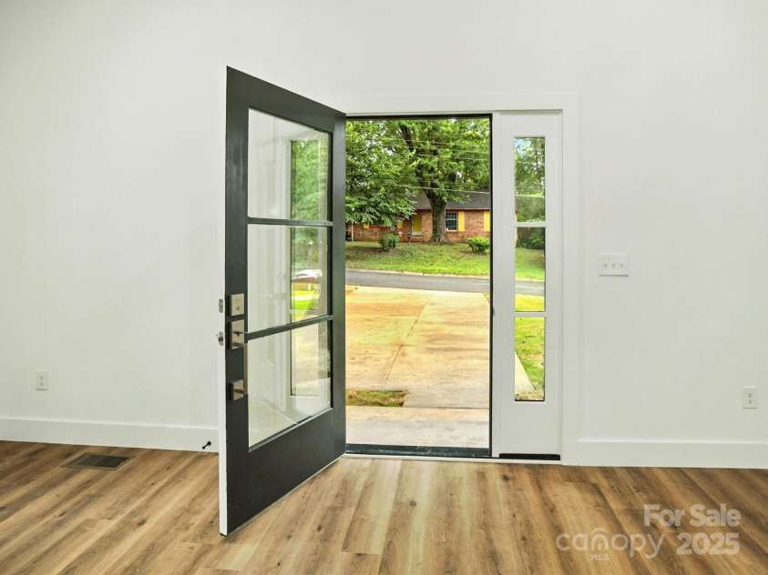 5331 Coburg Avenue, Charlotte, NC 28215.  MLS# CAR4290104, YatesRealty ID 32860. 
