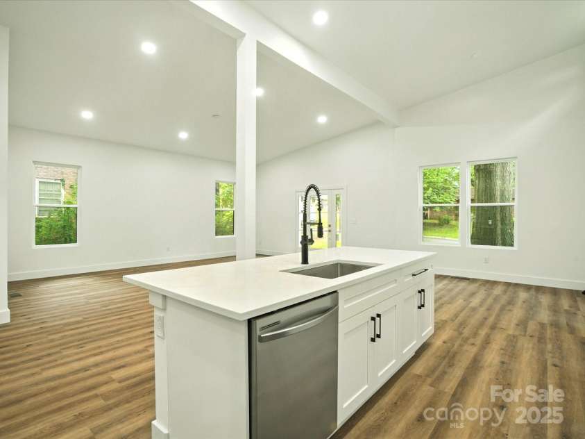 5331 Coburg Avenue, Charlotte, NC 28215.  MLS# CAR4290104, YatesRealty ID 32860. 