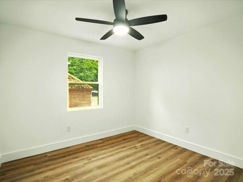 5331 Coburg Avenue, Charlotte, NC 28215.  MLS# CAR4290104, YatesRealty ID 32860. 